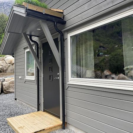 Отель Briksdalsbre Fjellstove Экстерьер фото