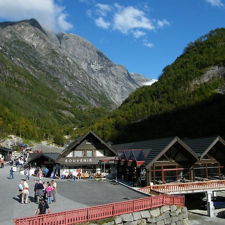 Отель Briksdalsbre Fjellstove Экстерьер фото