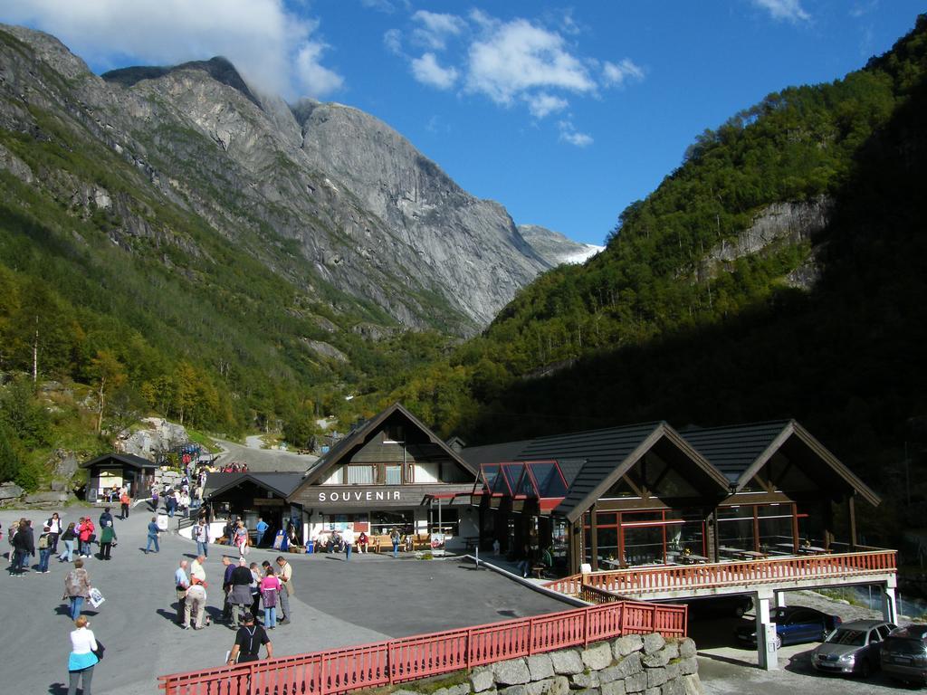 Отель Briksdalsbre Fjellstove Экстерьер фото