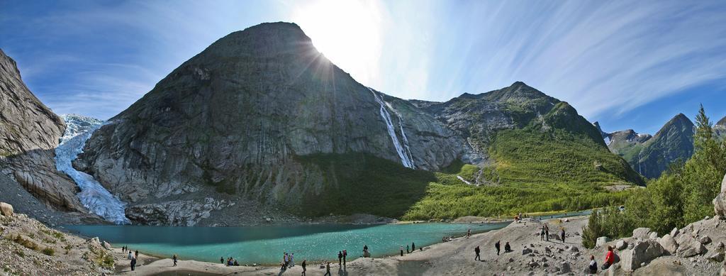 Отель Briksdalsbre Fjellstove Экстерьер фото